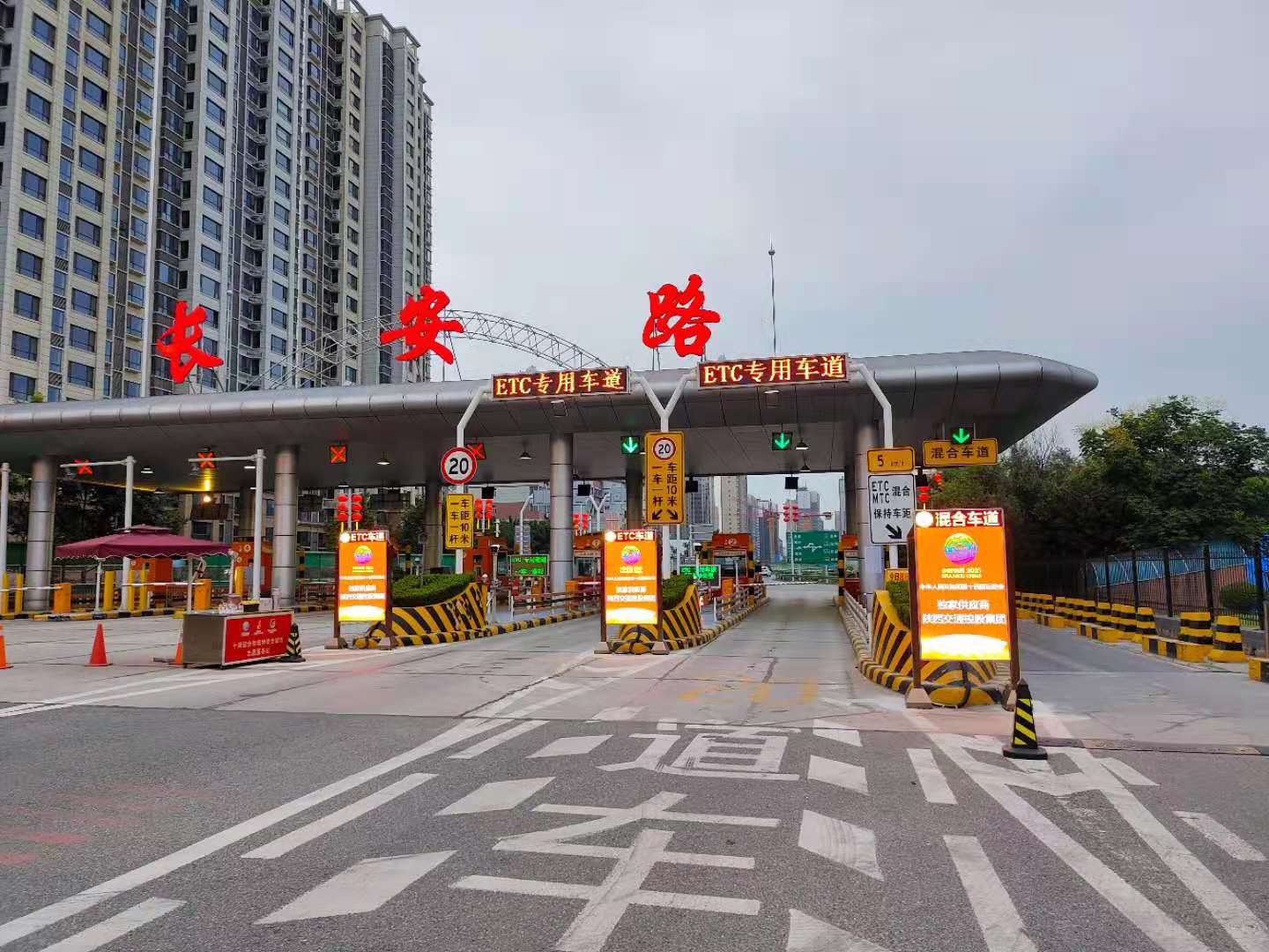 LED廣告機(jī),戶外LED廣告機(jī),LED廣告機(jī)廠家 LED廣告機(jī),戶外LED廣告機(jī),LED廣告機(jī)廠家